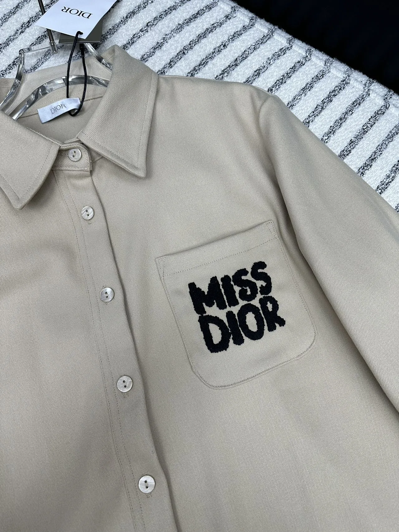 디올 블랙 미스디올 모티브 셔츠 베이지 상세 이미지 5