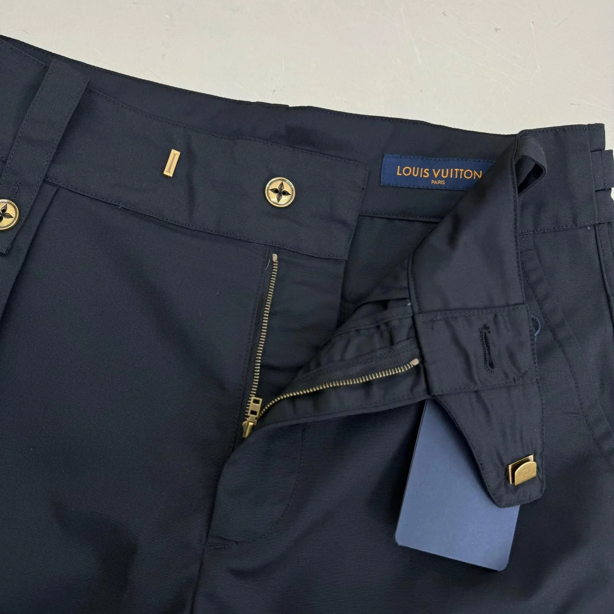 루이비통 코튼 유틸리티 카고 쇼츠 1AFJ52
