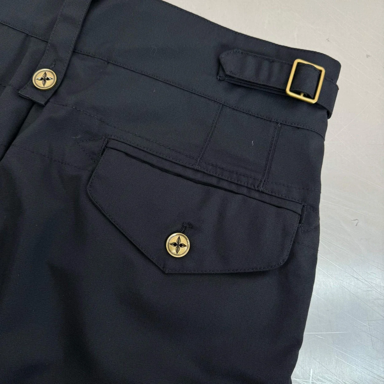 루이비통 코튼 유틸리티 카고 쇼츠 1AFJ52