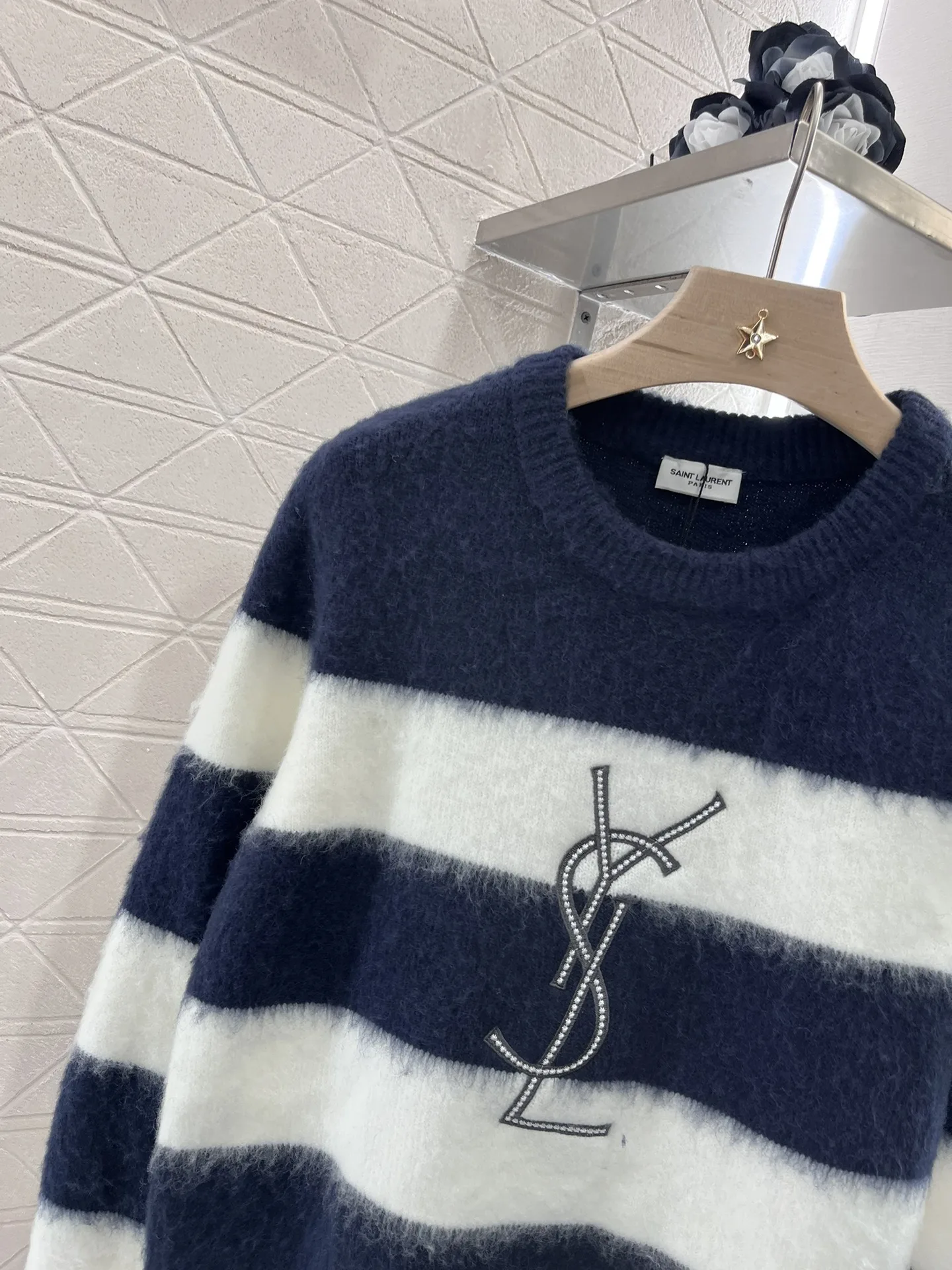 생로랑 스트라이프 로고 니트 스웨터 상세 이미지 6