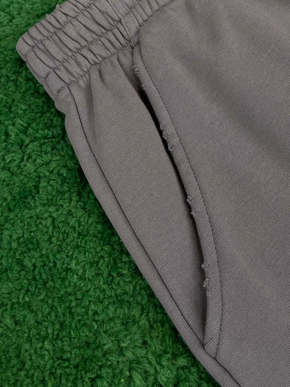 발렌시아가 폴리티컬 캠페인 라지 핏 스웨트 쇼츠 카키