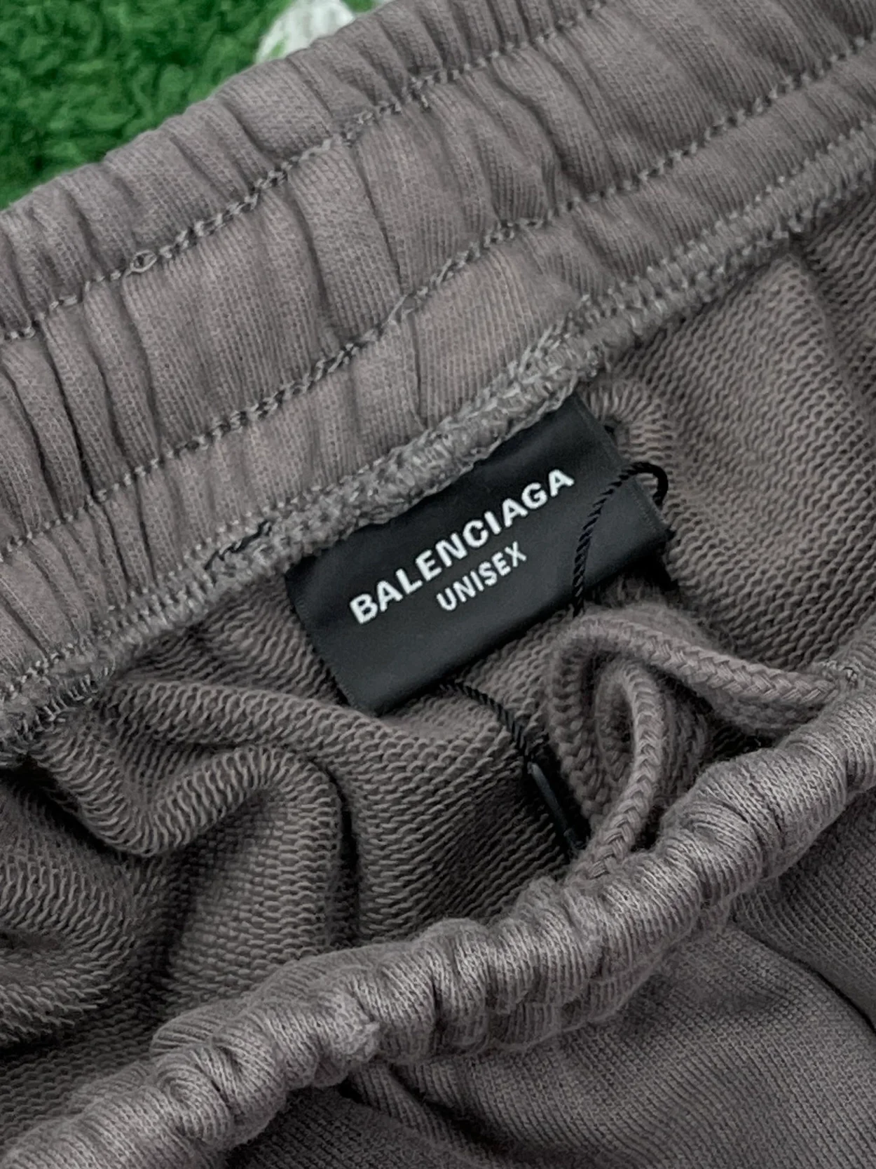 발렌시아가 폴리티컬 캠페인 라지 핏 스웨트 쇼츠 카키