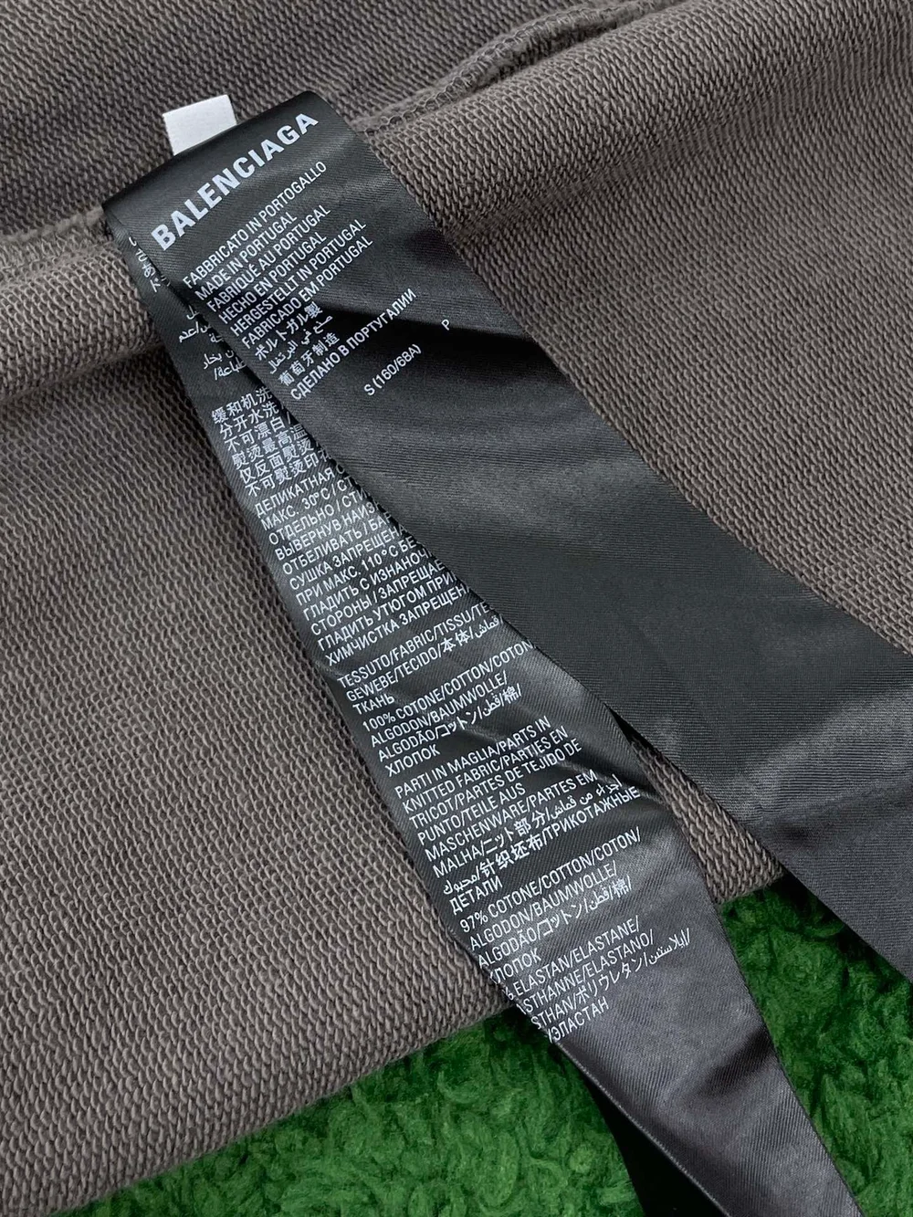 발렌시아가 폴리티컬 캠페인 라지 핏 스웨트 쇼츠 카키