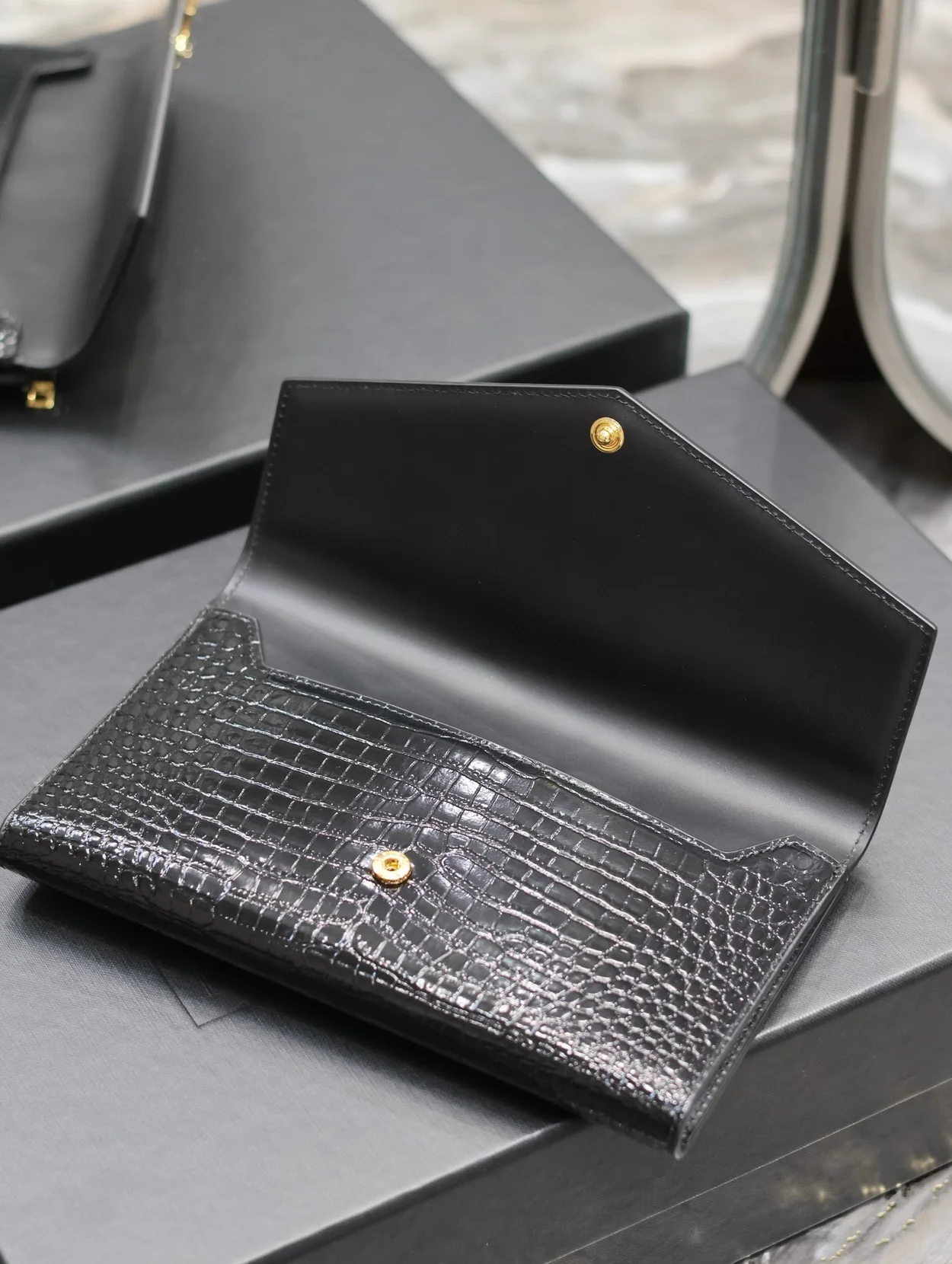 생로랑 그랑 드 뿌드르 크로커다일 업타운 파우치 블랙