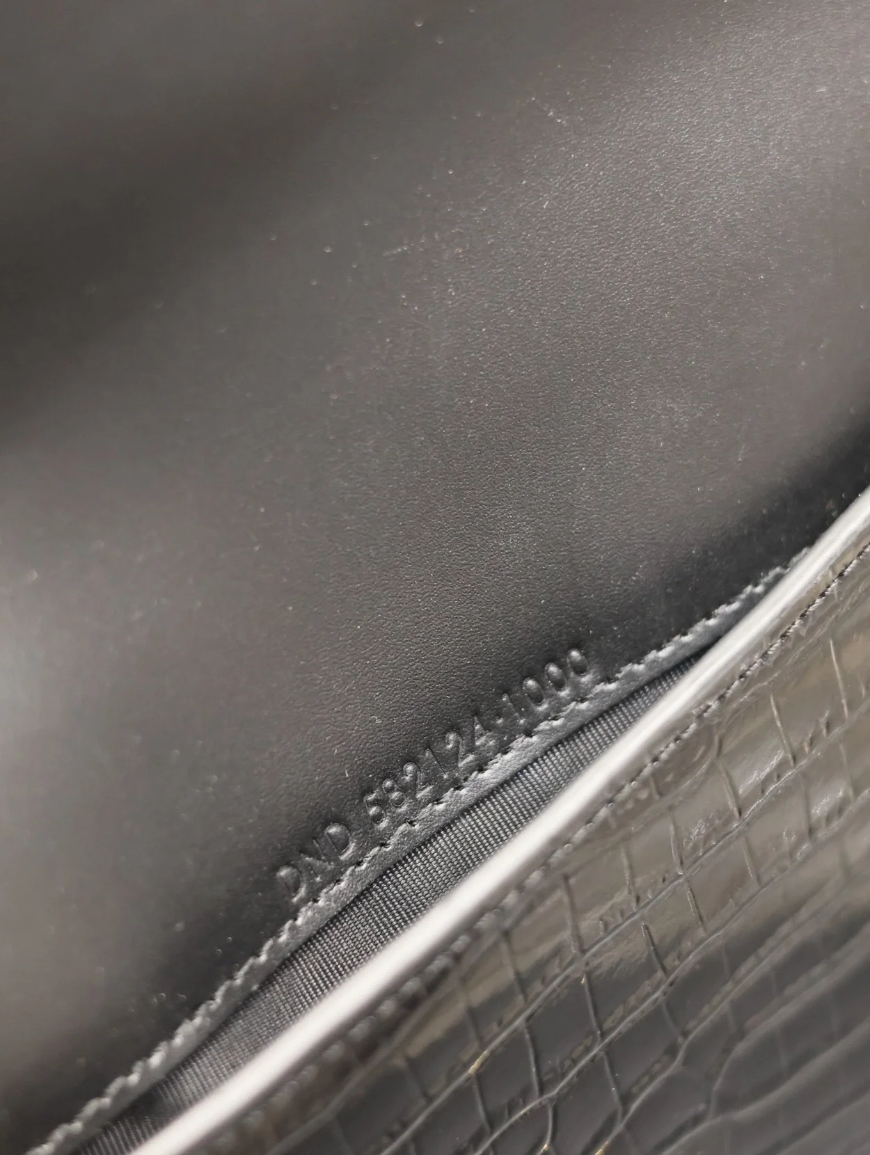 생로랑 그랑 드 뿌드르 크로커다일 업타운 파우치 블랙