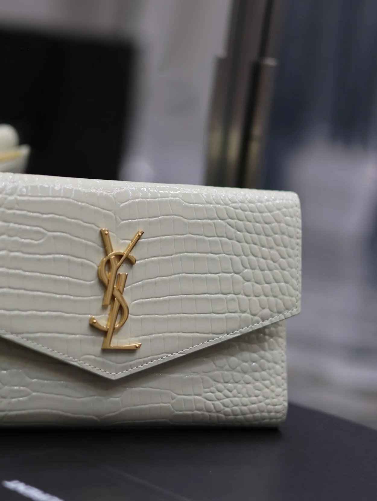 생로랑 그랑 드 뿌드르 크로커다일 업타운 화이트