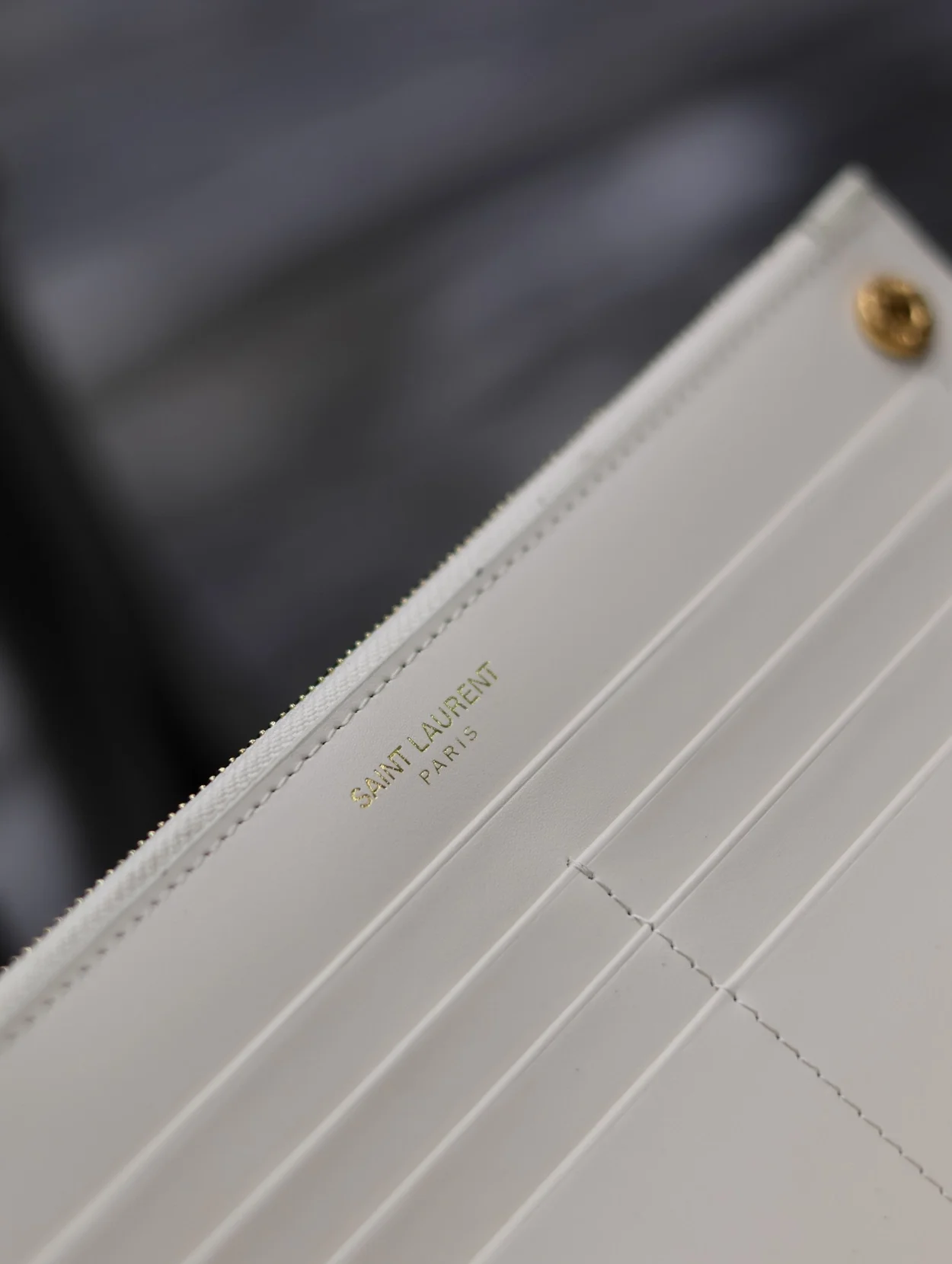 생로랑 그랑 드 뿌드르 크로커다일 업타운 화이트