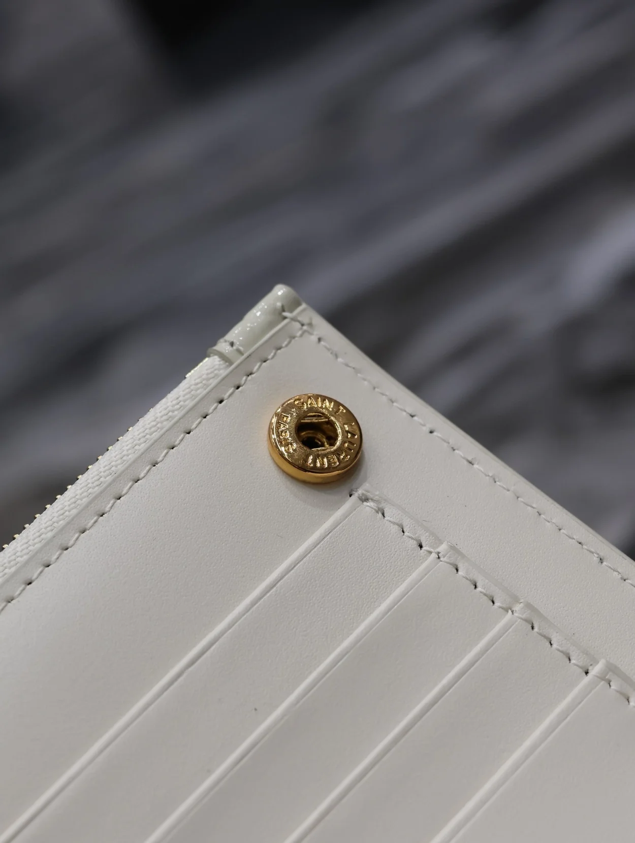 생로랑 그랑 드 뿌드르 크로커다일 업타운 화이트