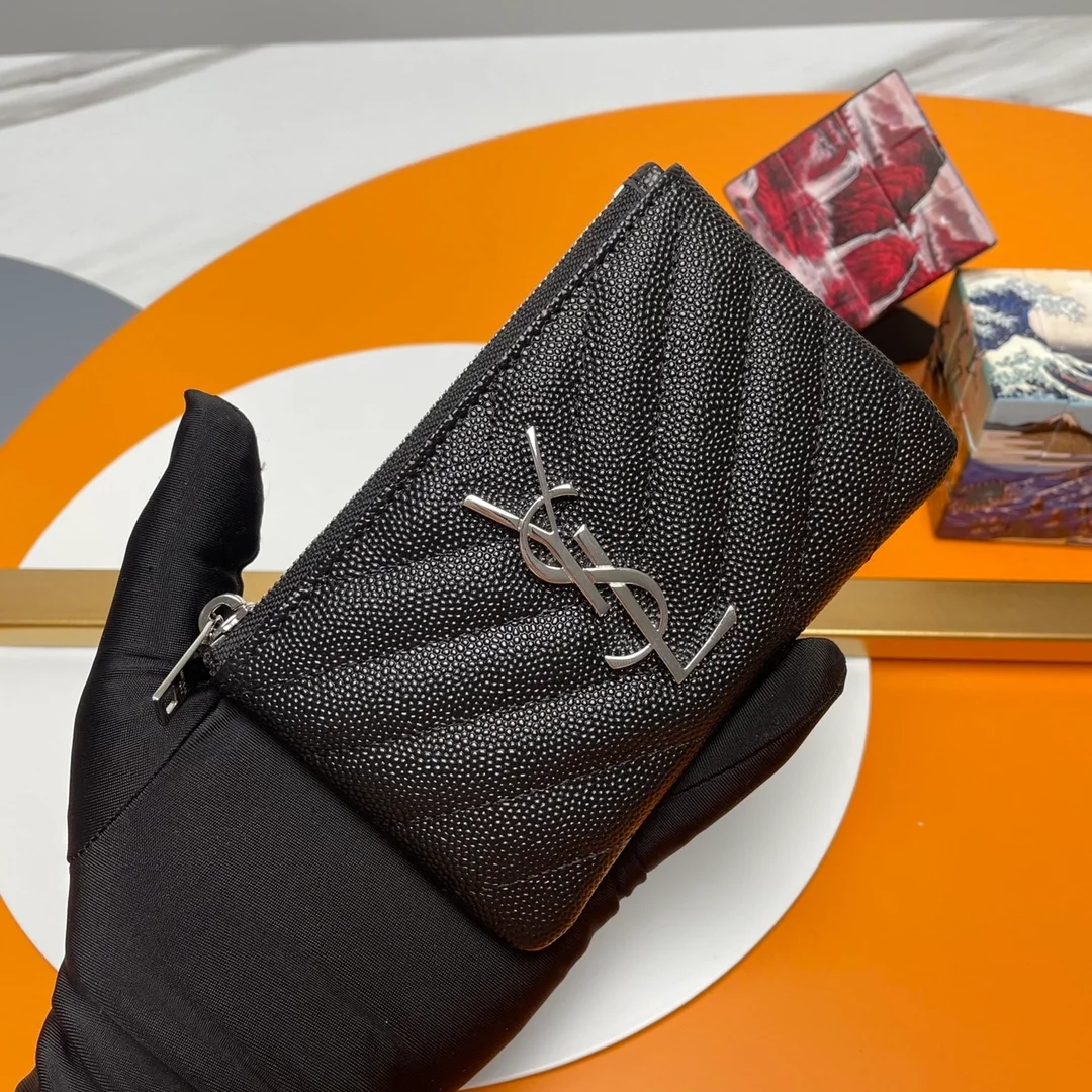 생로랑 마틀라세 프라그망 케이스 실버