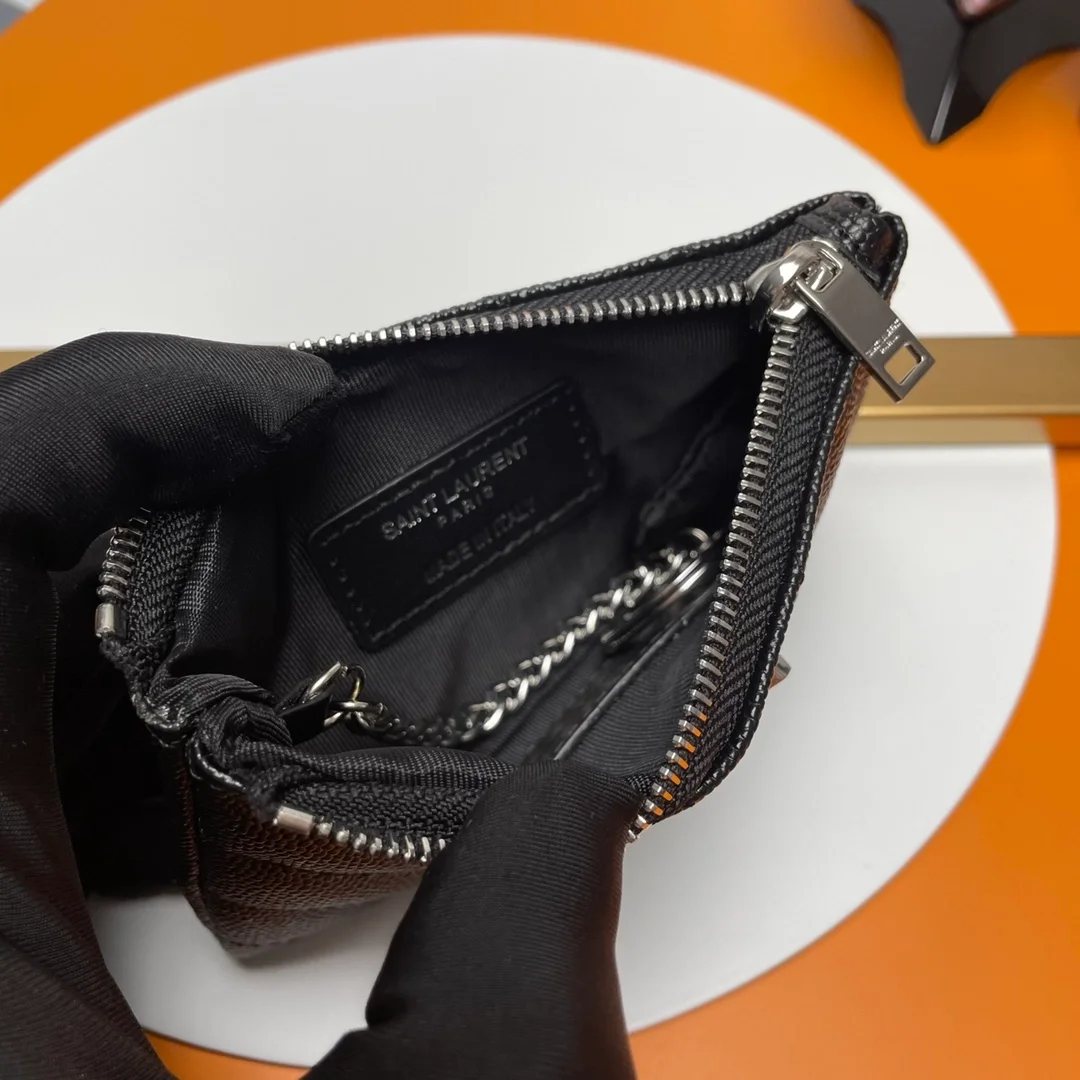 생로랑 마틀라세 프라그망 케이스 실버