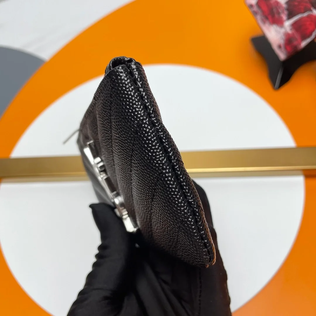 생로랑 마틀라세 프라그망 케이스 실버