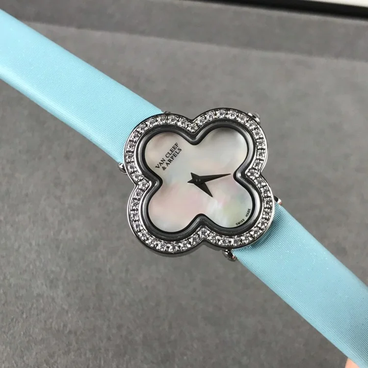 반클리프 앤 아펠 스몰 알함브라 오닉스 화이트 민트