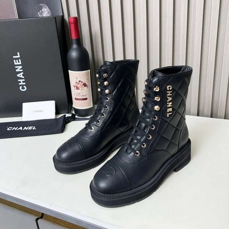 샤넬 25SS 컴뱃 퀄팅 하프부츠 램스킨