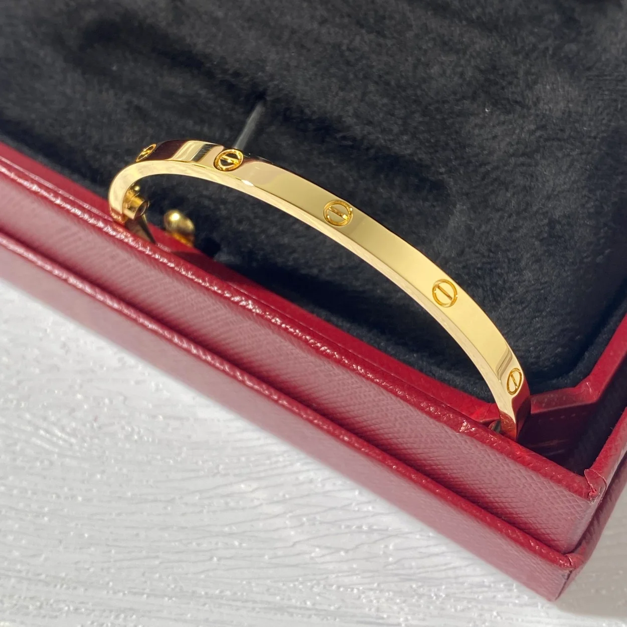 까르띠에 러브 옐로우 골드 스몰 팔찌 B6047517