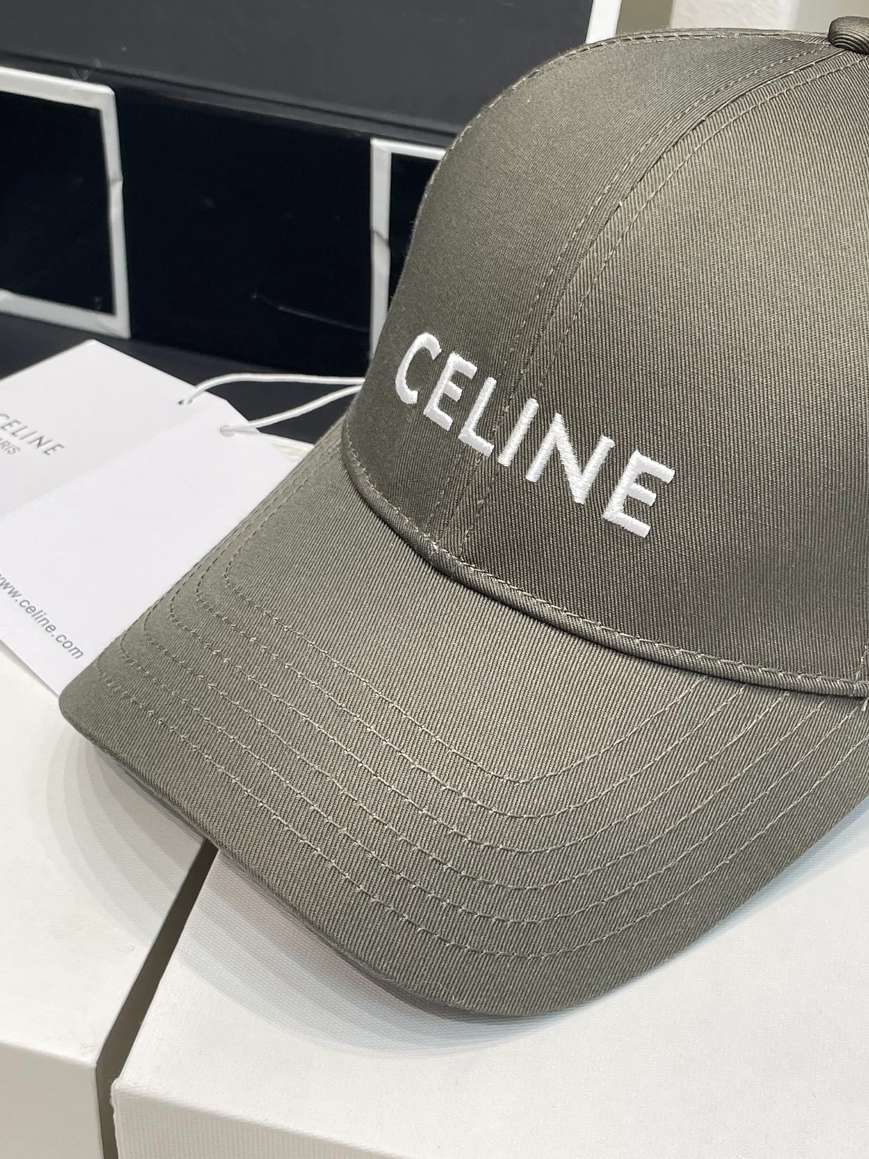 셀린느 자수 로고 코튼 베이스 볼캡 카키