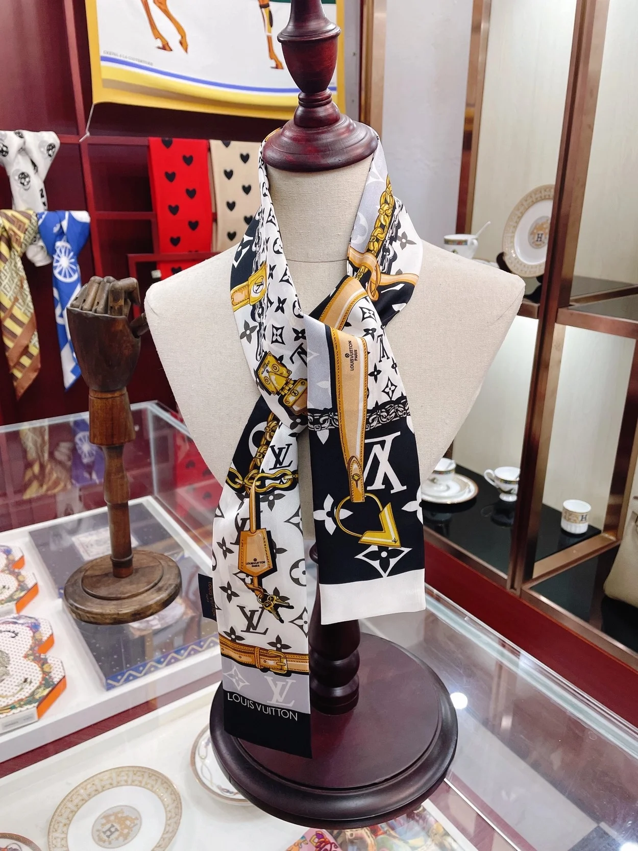 루이비통 모노그램 컨피덴셜 블랙 방도 스카프 M78656