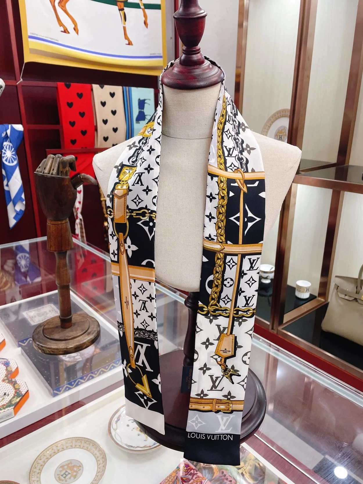 루이비통 모노그램 컨피덴셜 블랙 방도 스카프 M78656