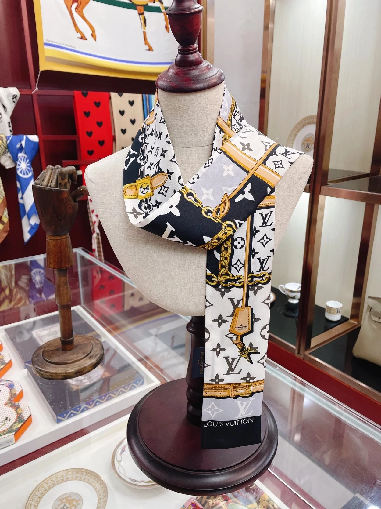 루이비통 모노그램 컨피덴셜 블랙 방도 스카프 M78656