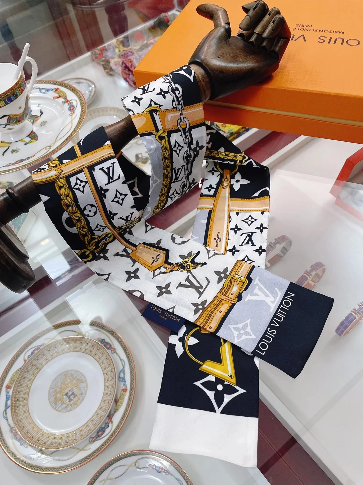 루이비통 모노그램 컨피덴셜 블랙 방도 스카프 M78656