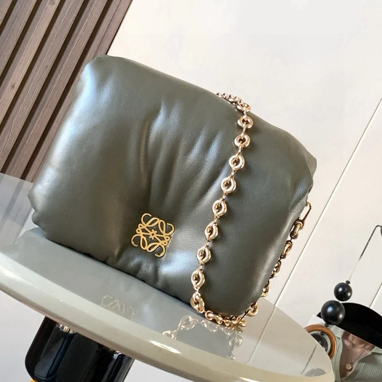 로에베 퍼퍼 고야 인 샤이니 나파