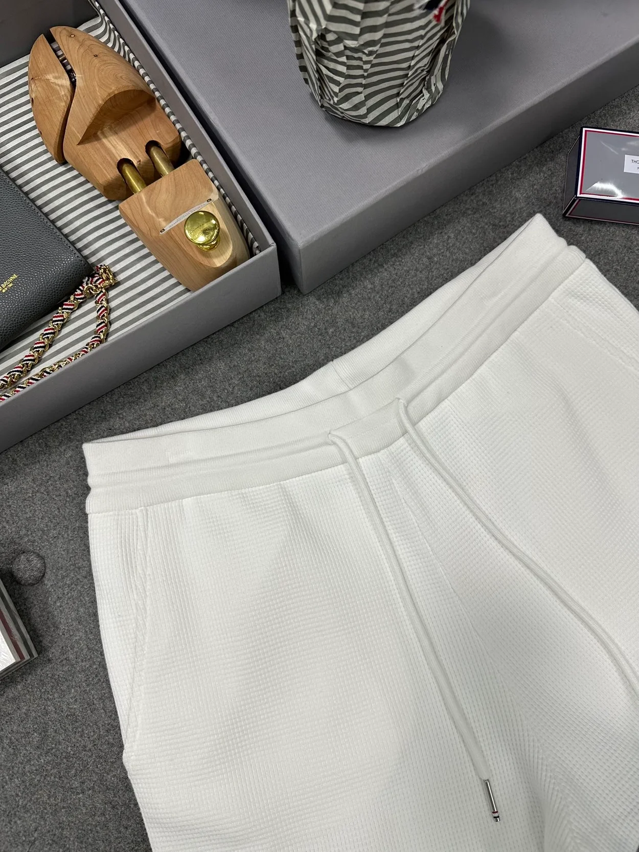 톰브라운 화이트 와플 스웨트 팬츠