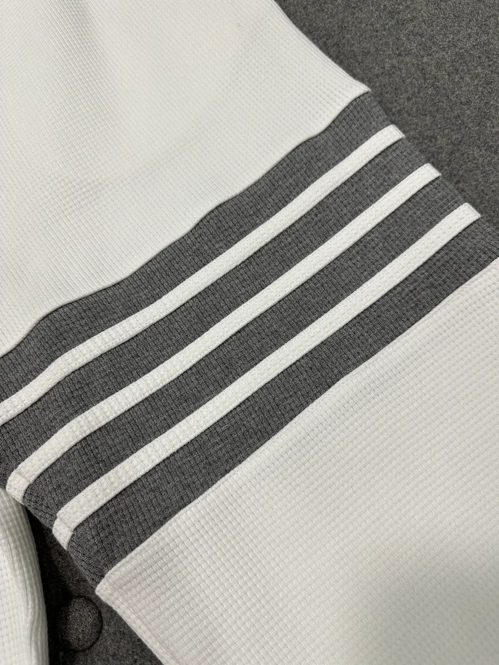 톰브라운 화이트 와플 스웨트 팬츠