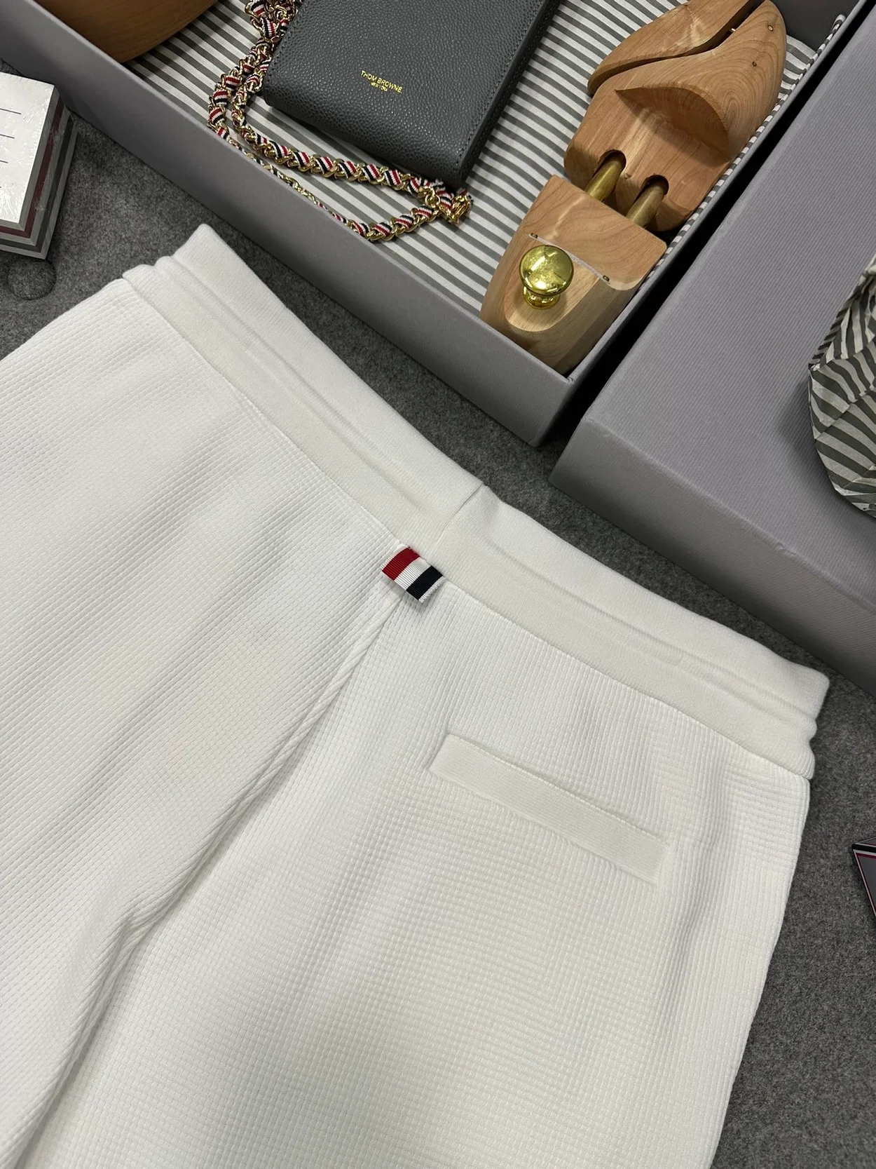 톰브라운 화이트 와플 스웨트 팬츠
