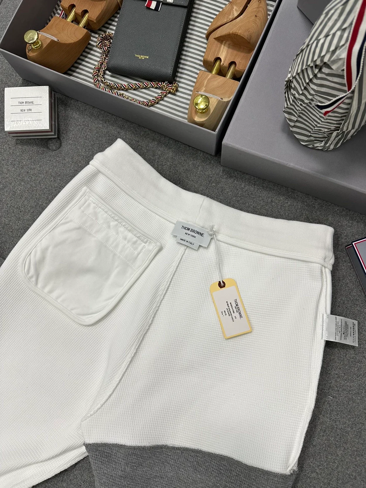 톰브라운 화이트 와플 스웨트 팬츠