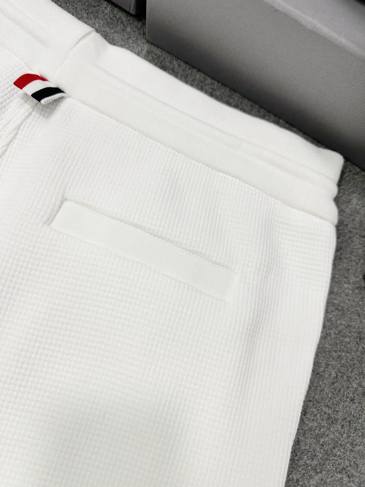 톰브라운 화이트 와플 스웨트 팬츠