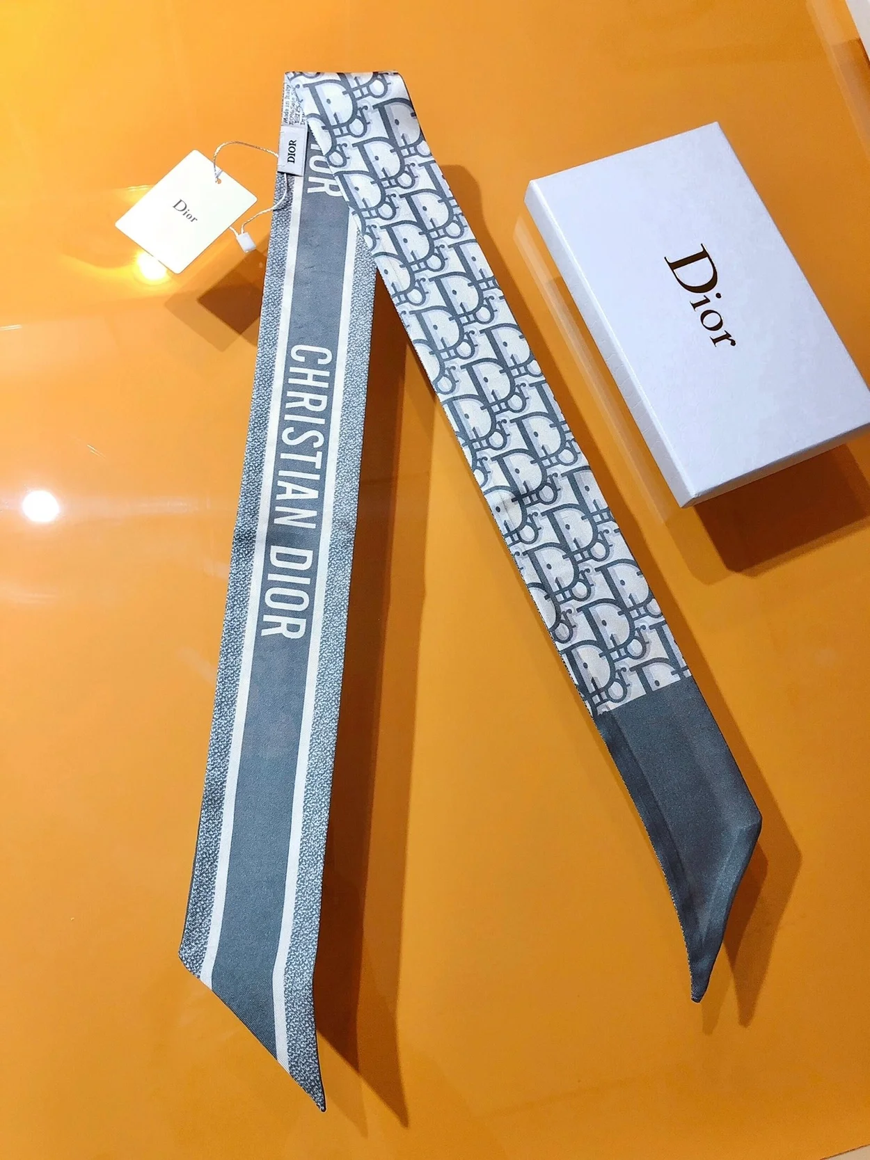 디올 오블리크 그레이 실크 트윌 미차 스카프