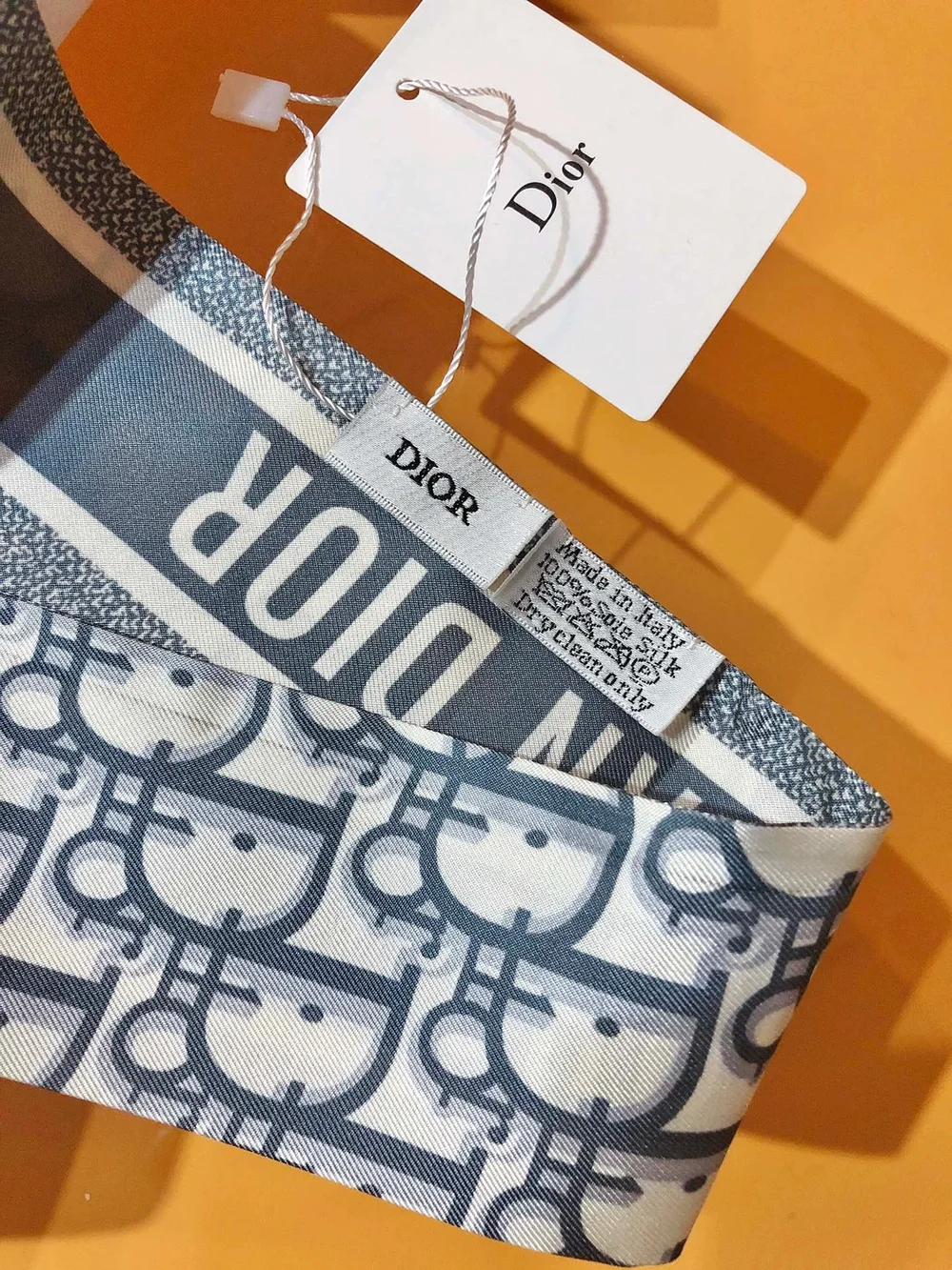 디올 오블리크 그레이 실크 트윌 미차 스카프