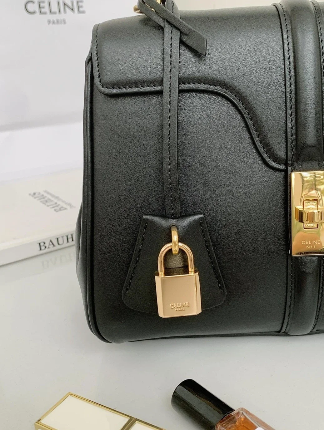 셀린느 16백 새틴 카프스킨