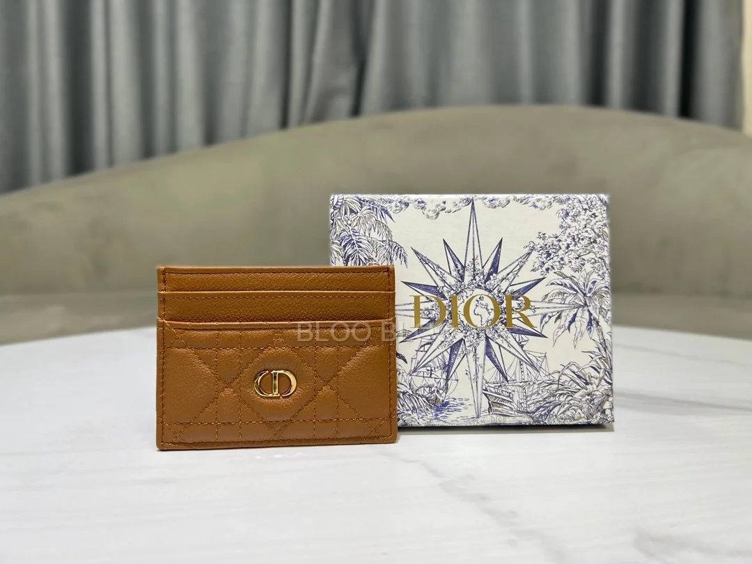 디올 카로 5-슬롯 카드 홀더 미디움 탄