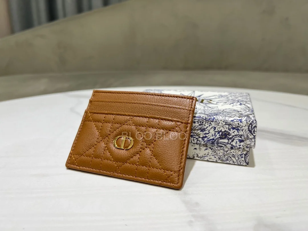 디올 카로 5-슬롯 카드 홀더 미디움 탄