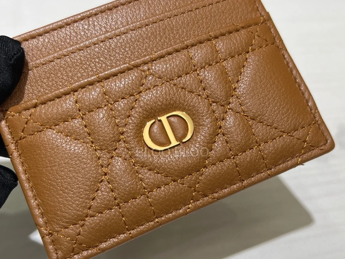 디올 카로 5-슬롯 카드 홀더 미디움 탄