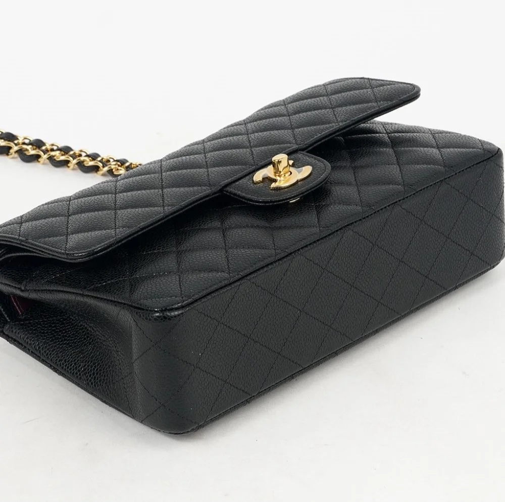 샤넬 클래식 미디움 캐비어 블랙 골드