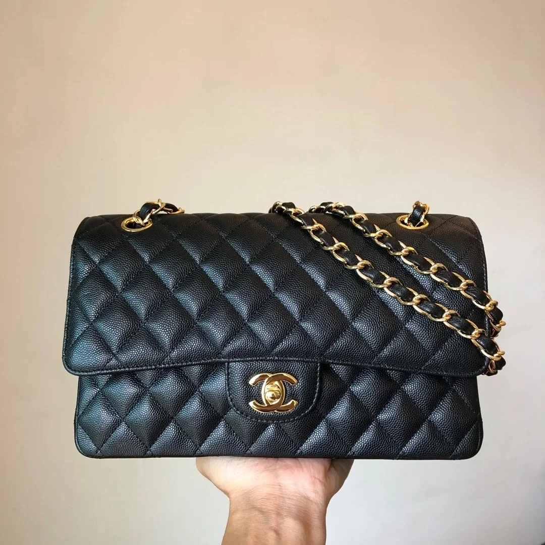 샤넬 클래식 미디움 캐비어 블랙 골드