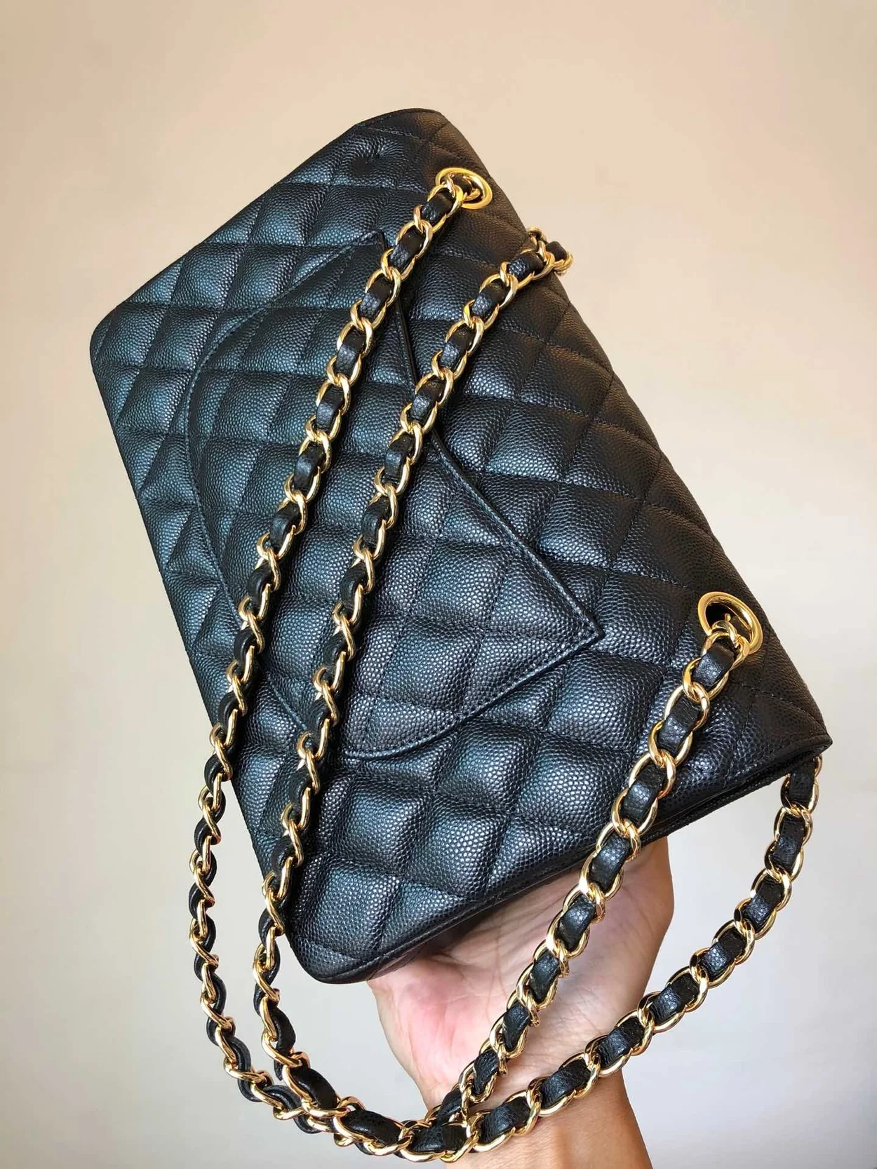 샤넬 클래식 미디움 캐비어 블랙 골드