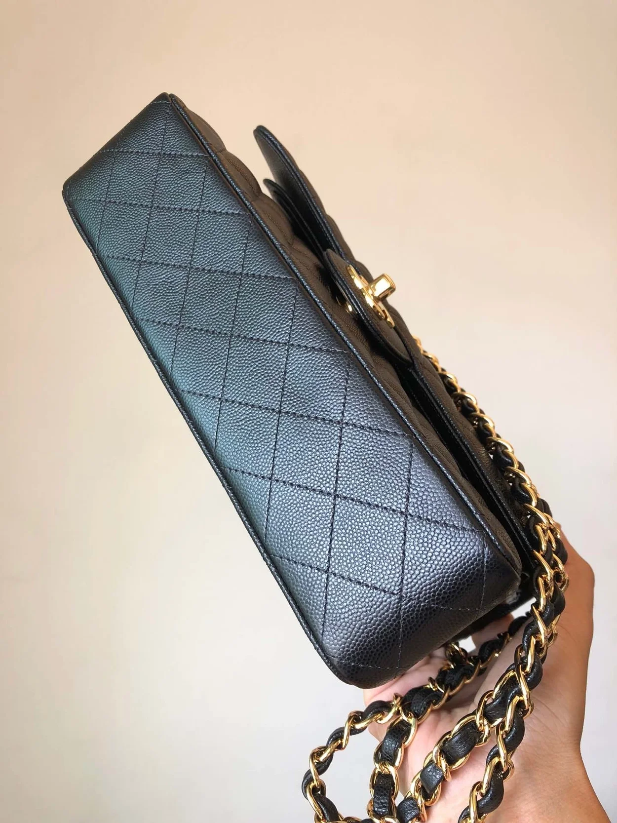 샤넬 클래식 미디움 캐비어 블랙 골드