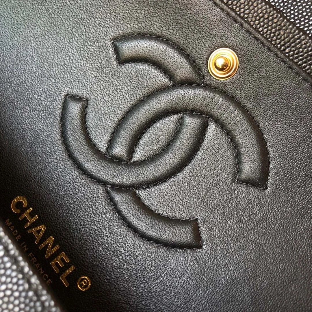 샤넬 클래식 미디움 캐비어 블랙 골드