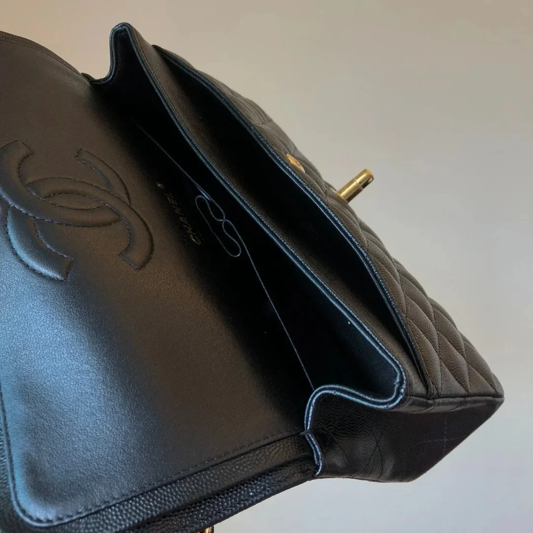 샤넬 클래식 미디움 캐비어 블랙 골드