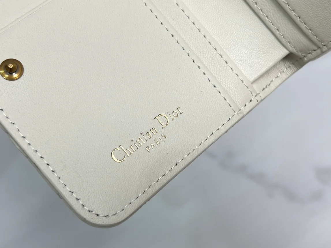 디올 카로 컴팩트 지퍼 지갑 화이트