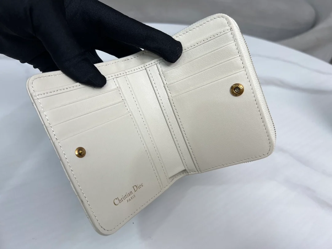 디올 카로 컴팩트 지퍼 지갑 화이트