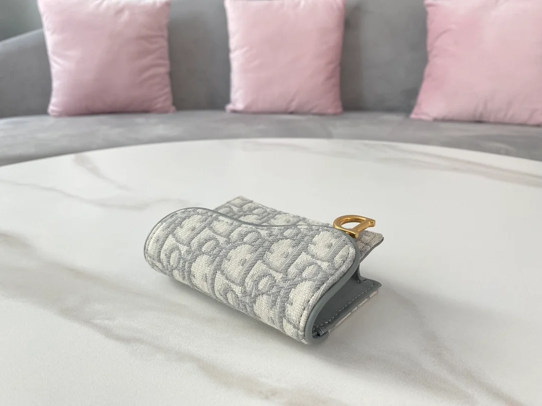 디올 새들 플랩 카드 지갑 그레이