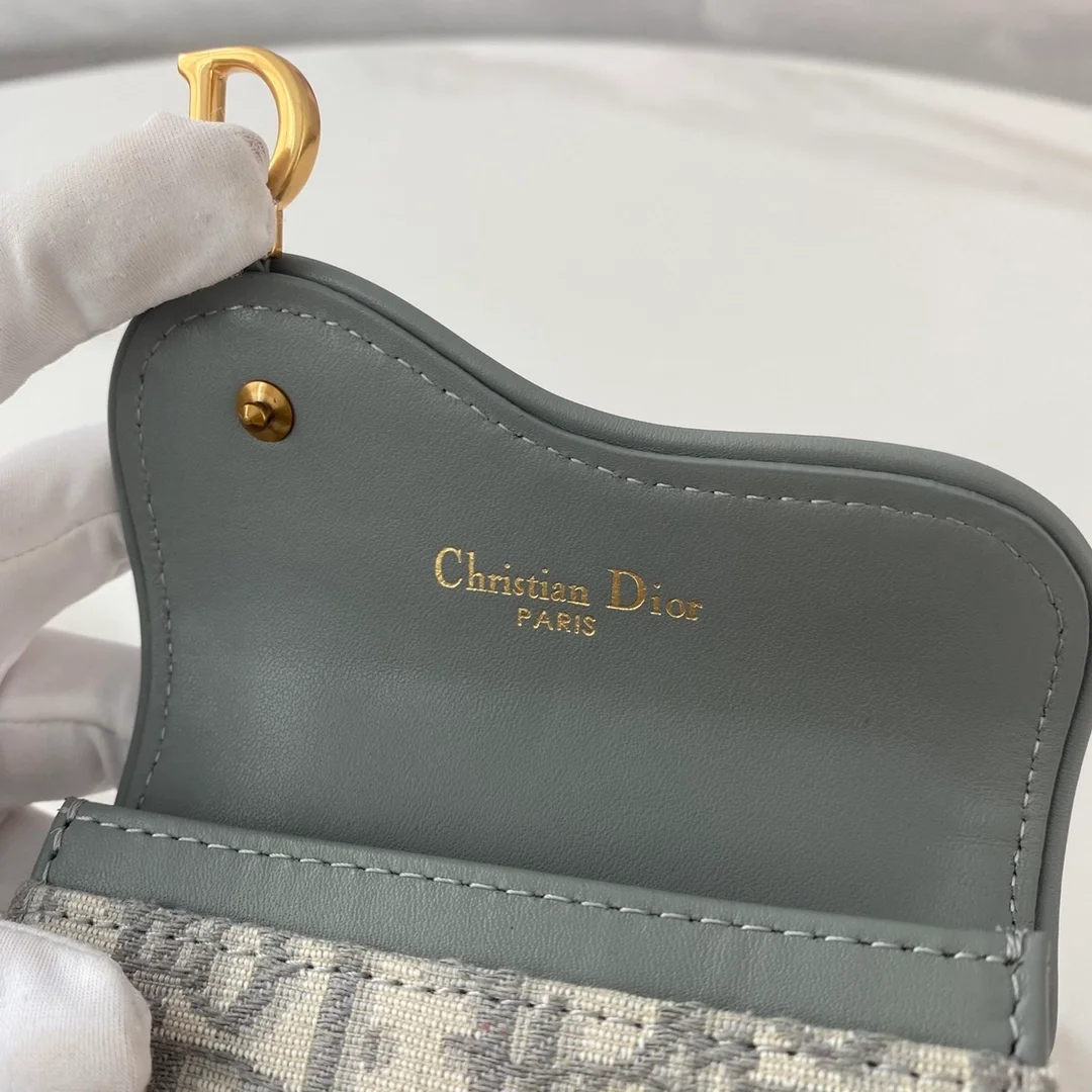 디올 새들 플랩 카드 지갑 그레이