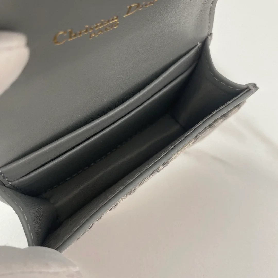 디올 새들 플랩 카드 지갑 그레이