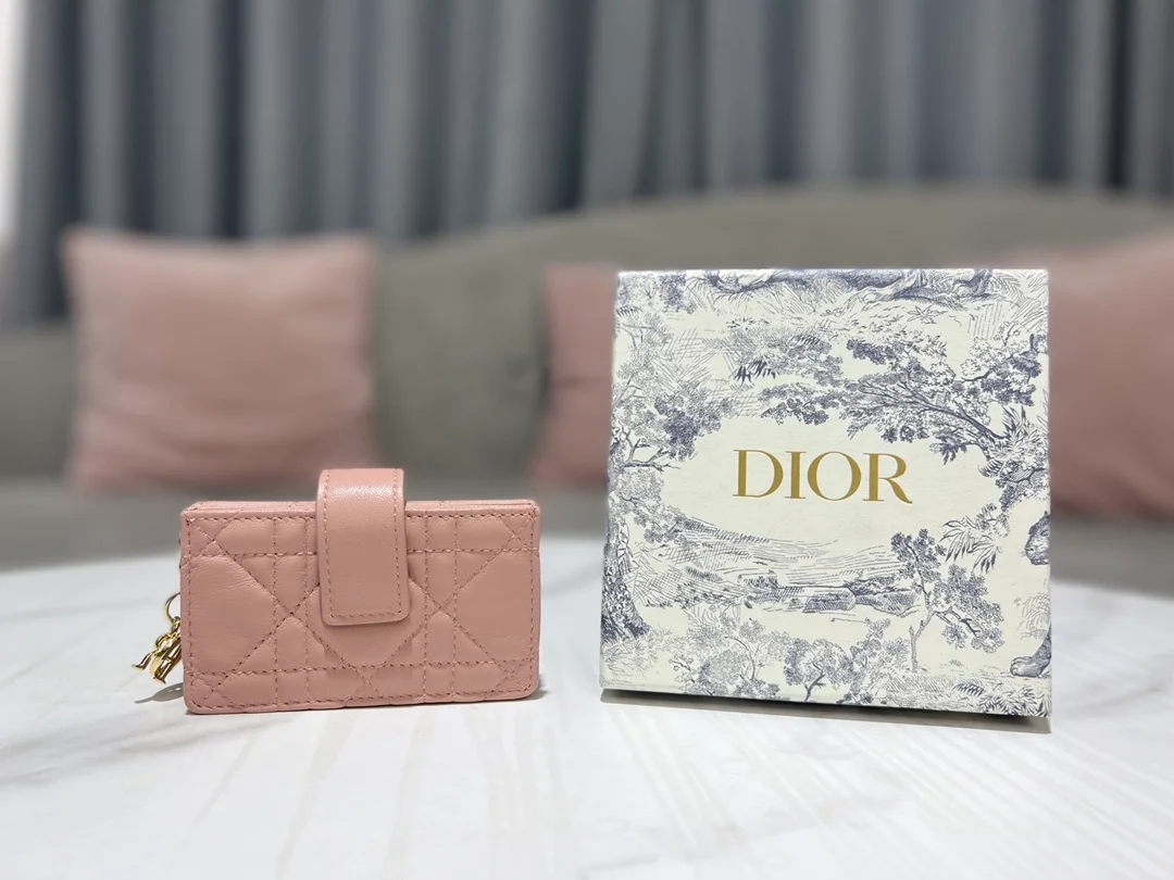 디올 레이디 5-포켓 카드 지갑 핑크