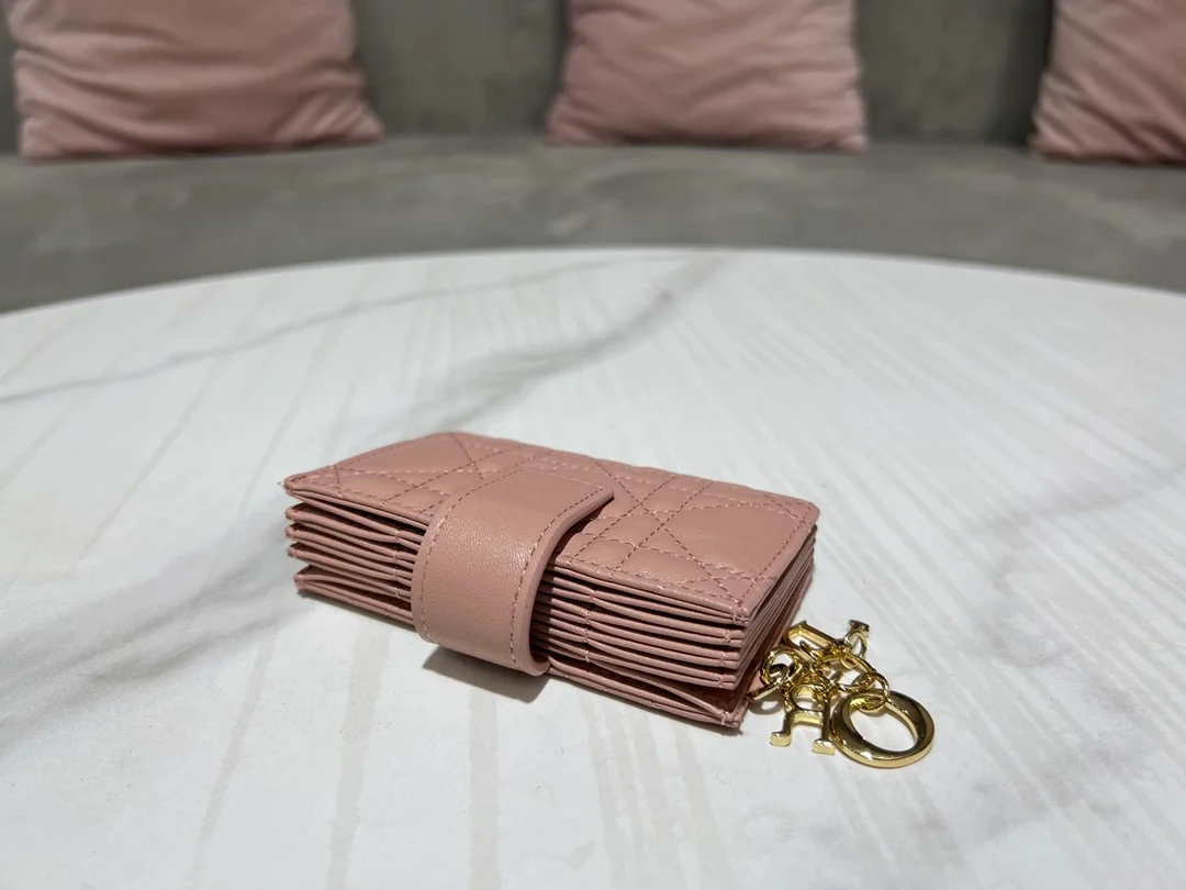 디올 레이디 5-포켓 카드 지갑 핑크