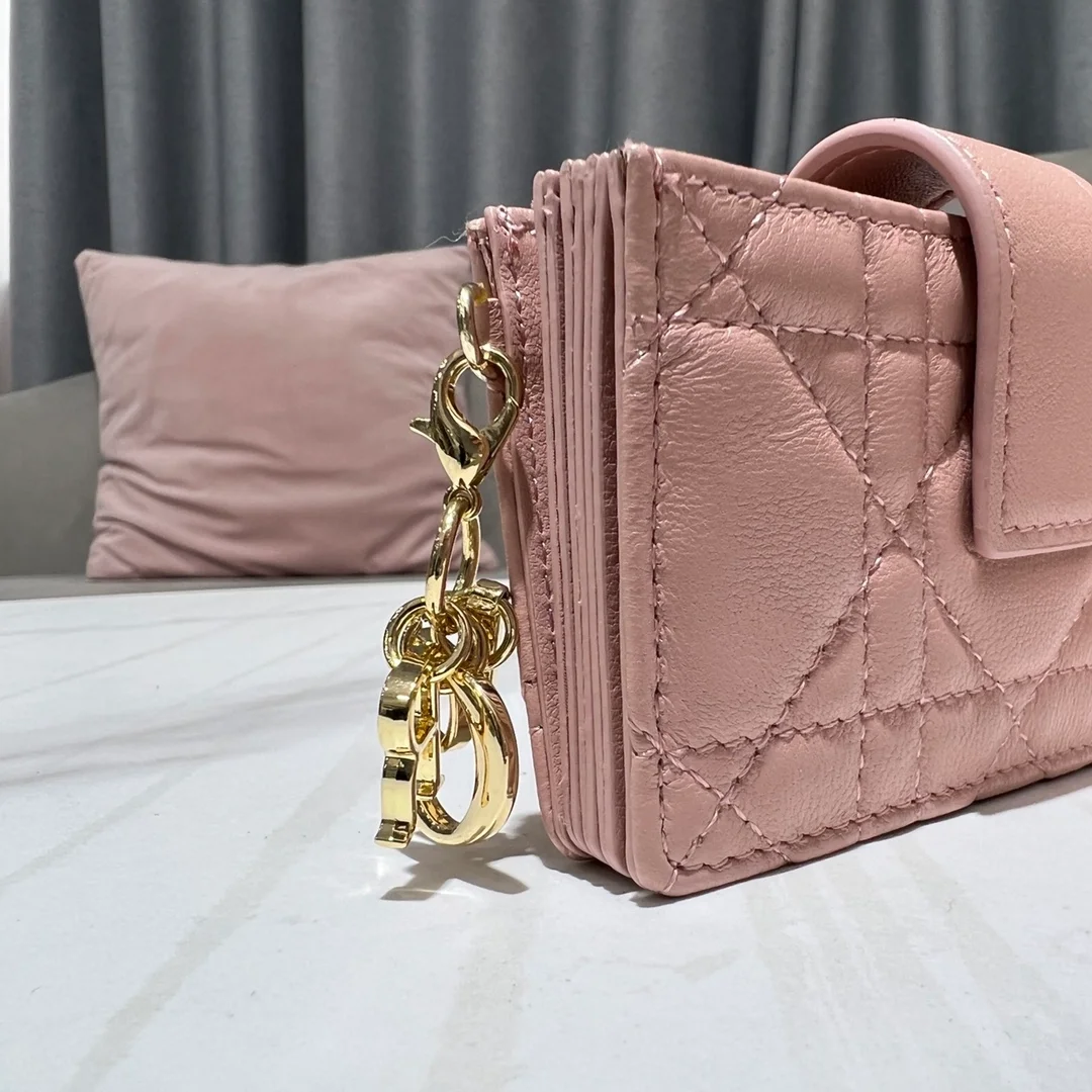 디올 레이디 5-포켓 카드 지갑 핑크