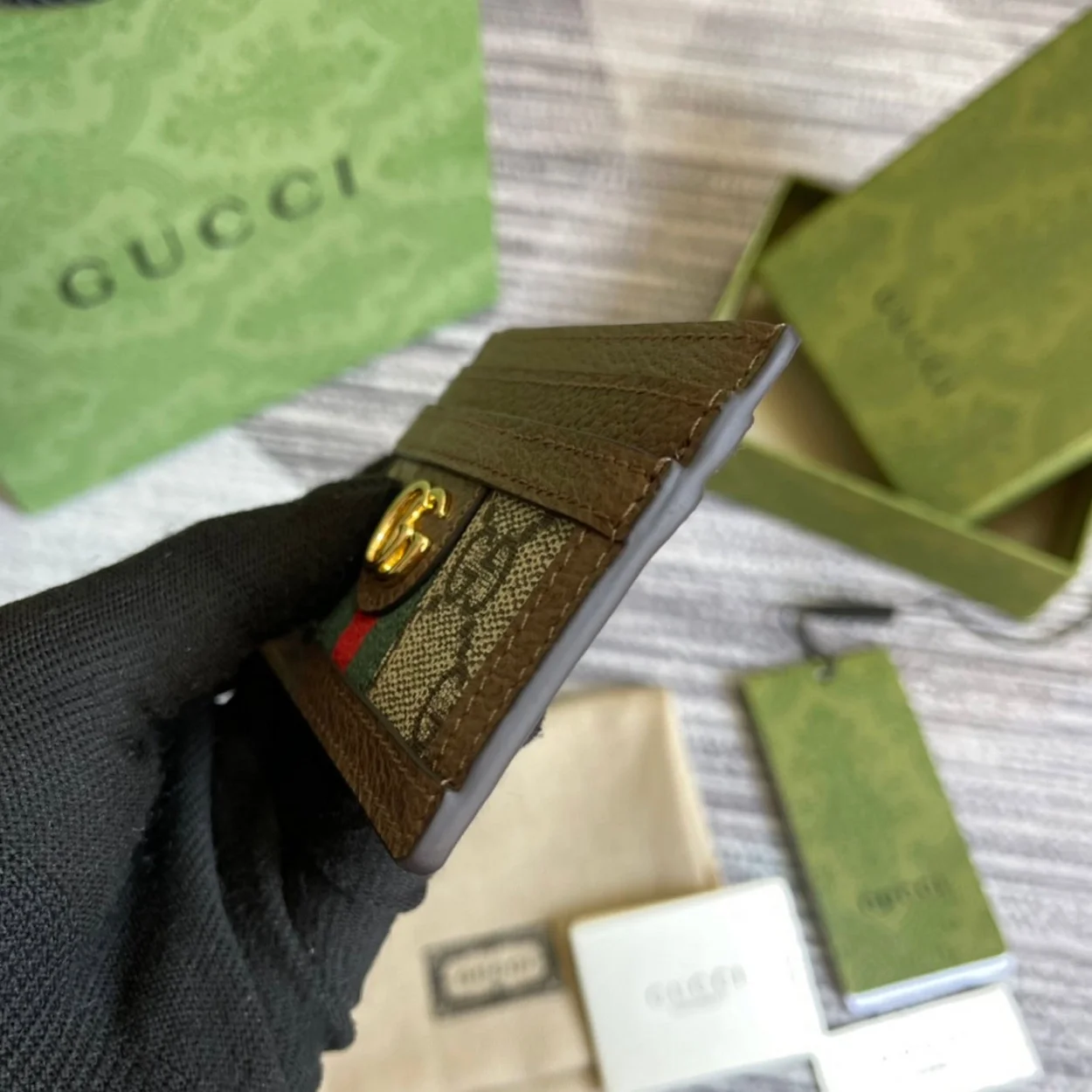 구찌 오피디아 GG 수프림 카드 지갑 베이지